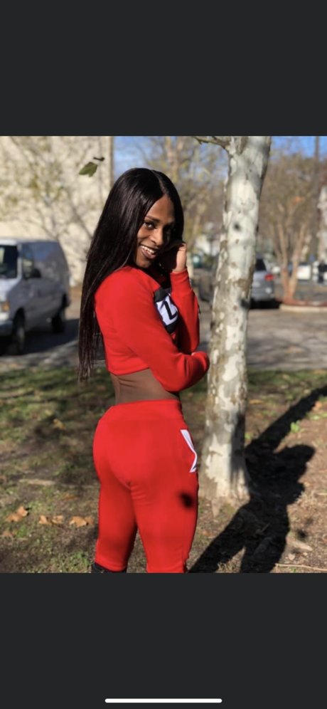 Fendii Yazmina exklusive nacktheit bilder