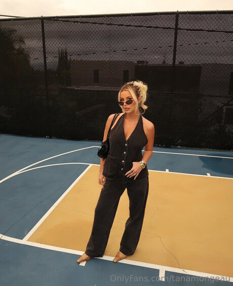 _tana mongeau top porno archiv