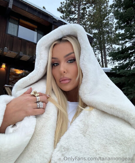 _tana mongeau pornostar exklusive bilder