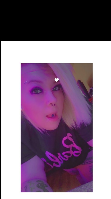 TATTED THICC PRINCESS nackt sexy bilder