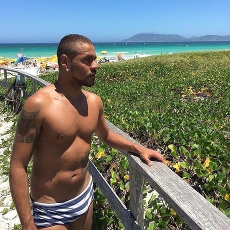 Luis Guilherme nackt schöne foto