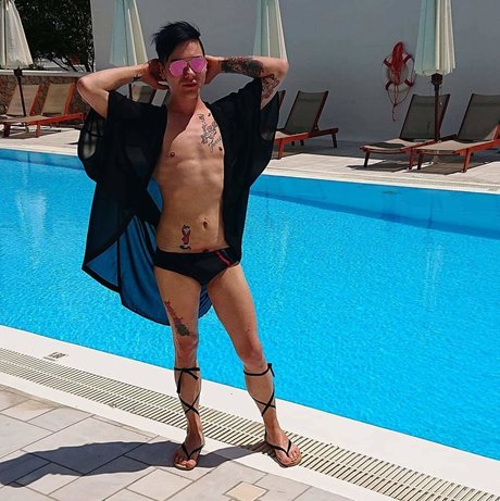 Mikael Saint sexy akt foto