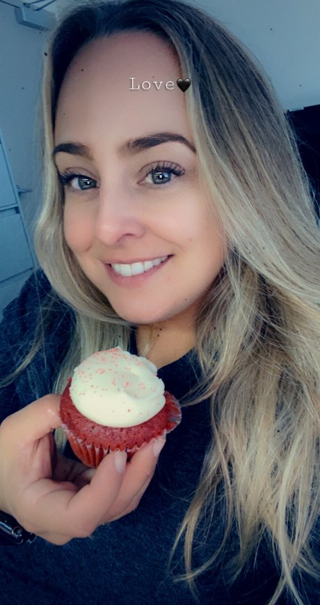 Saundra Sativa nacktheit nette archiv