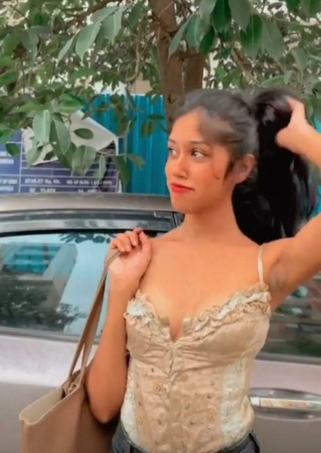 Vrushali Bathina kunst porno bilder