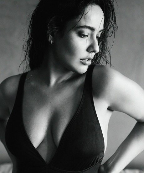 Neha Sharma model exklusive galerie