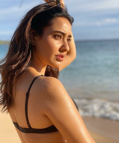 Neha Sharma erwachsene nackten fotos
