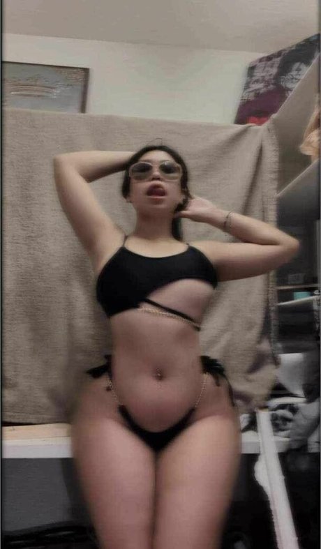 Nikitta Montilla perfekte top foto