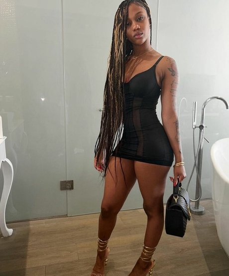 Yuno Zaza erwachsene pornographische bilder