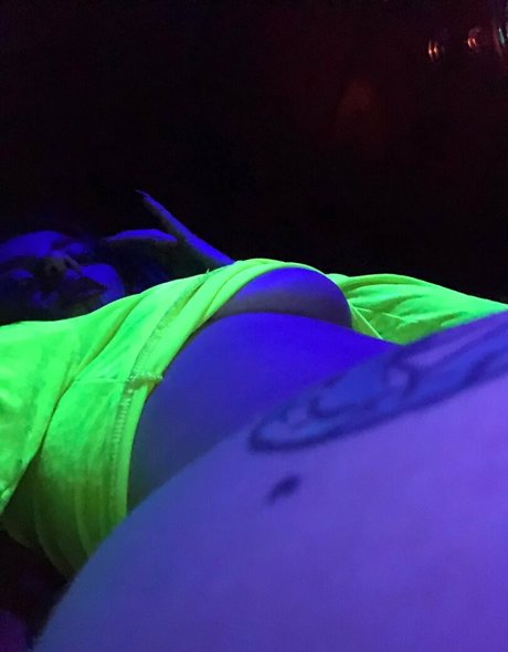 Sara Mariam hübsche akt bild