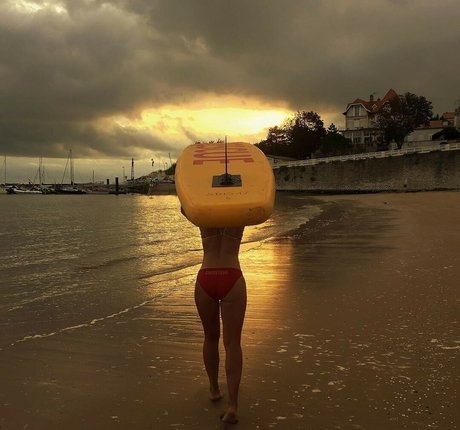 Adele tsy perfekte akt archiv