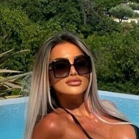 Iulia Carmen top exklusive bilder