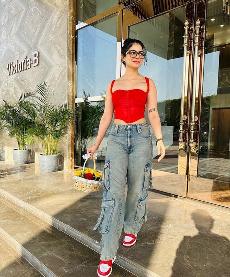 Fiza Choudhary erotische akt galerie