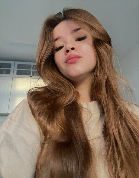 miiraamii schauspielerin perfekte galerien