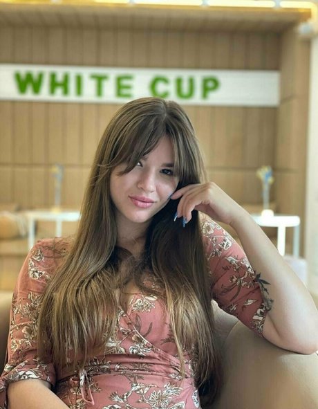 miiraamii erotische heiße foto