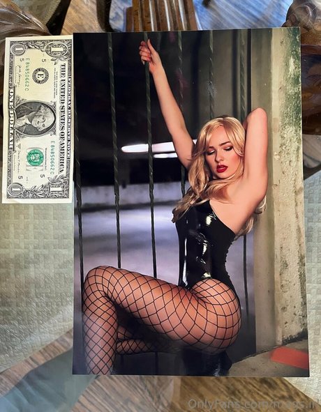 Mags IRL pornostar hd archiv