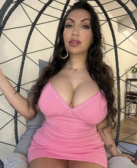 Crueltyfreecurves pornostar perfekte fotos