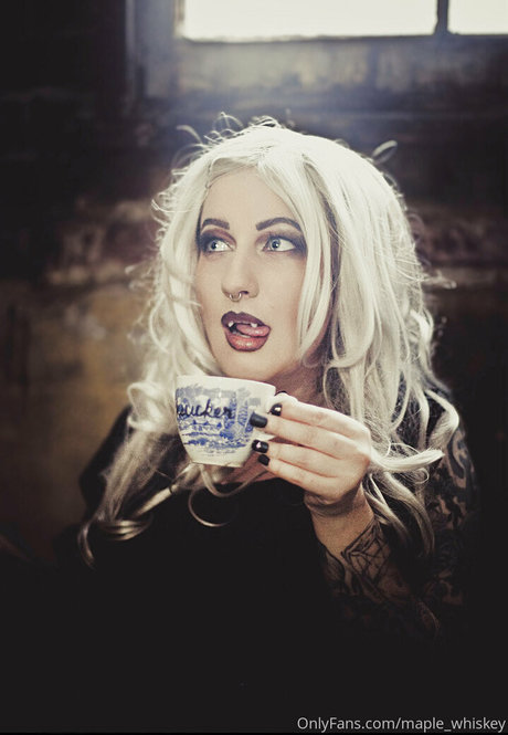 maple massacre kunst sexy bilder