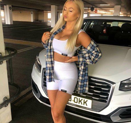 Lucy M kunst nackt galerien