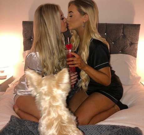 Lucy M nacktheit erotische galerien