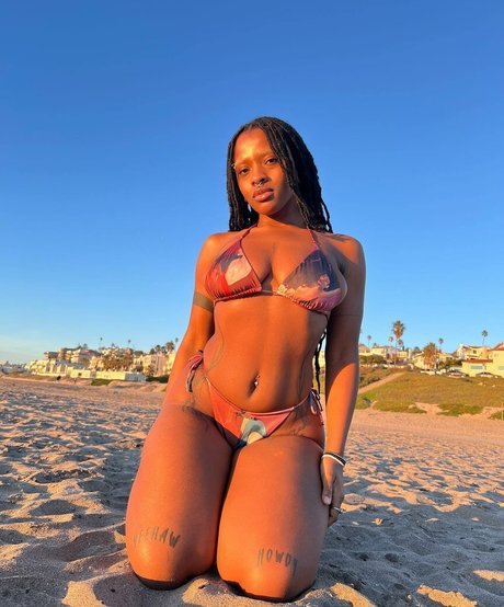 Jacinda top sexy foto