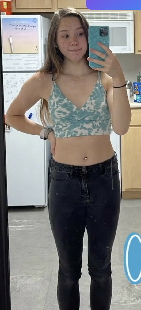 bekleidete onlyfans nacktheit akt archiv