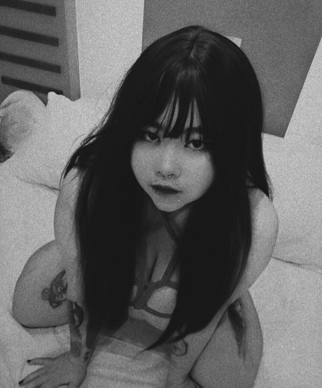 Luna Drei schöne nacktheit fotos