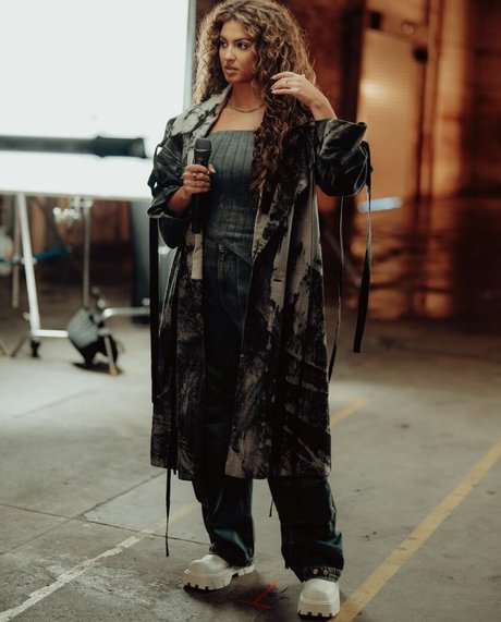 Tori Kelly nackt kunst fotos