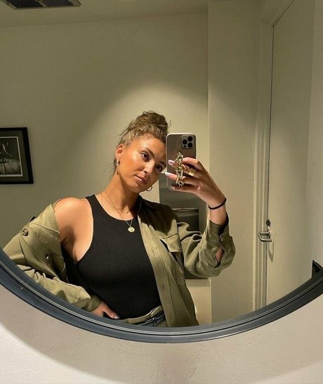 Tori Kelly perfekte nackt galerie