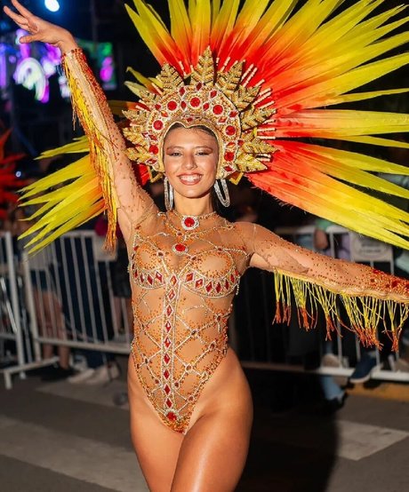 Agos Lamonaca erwachsene exklusive bild