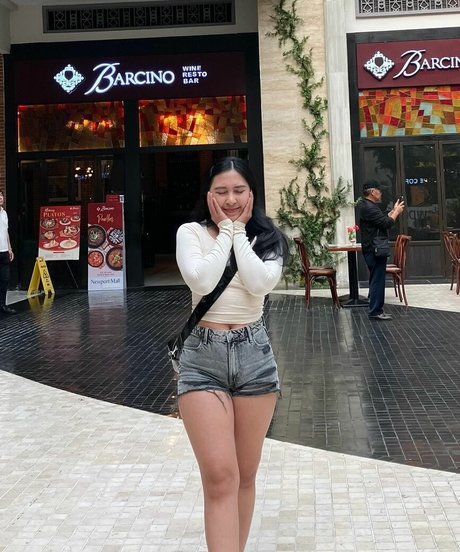 nininplays pornostar heiße foto