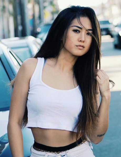 Erika Fong erwachsene perfekte foto