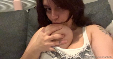 siennaababi hübsche erotische fotos