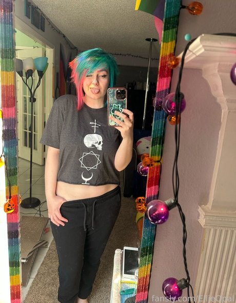 EllieOpal model freie foto