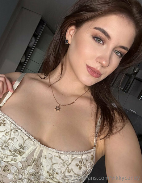 Candy Vikky hd porno archiv