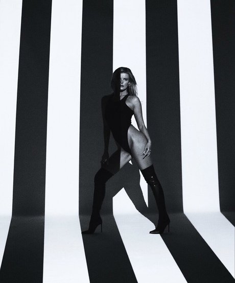 Mckenzie Hewson xxx erotische galerie