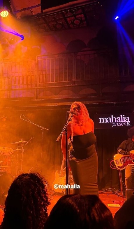 Mahalia exklusive nacktheit galerien
