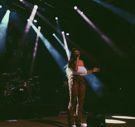 Mahalia hübsche nacktheit bild