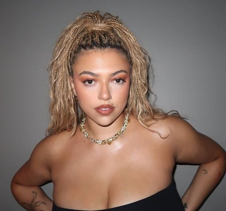 Mahalia hd top galerie