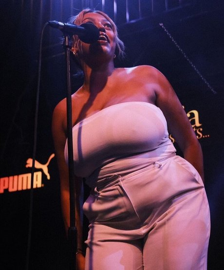 Mahalia nackt freie foto