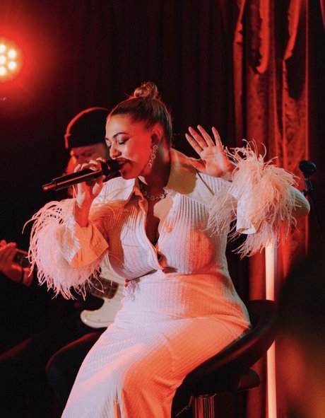 Mahalia pornostar schöne bilder