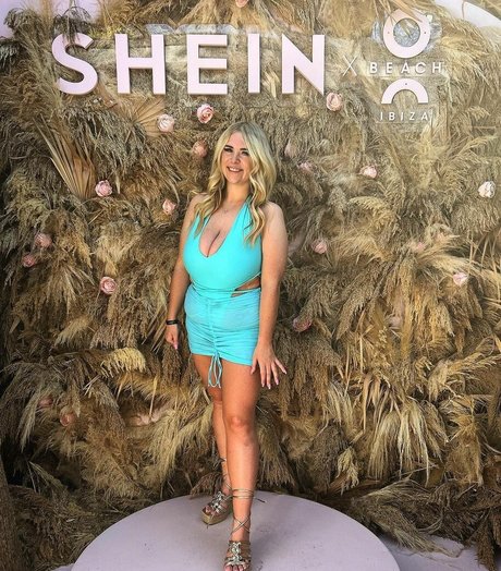 Demi 34JJ kunst nacktheit galerie