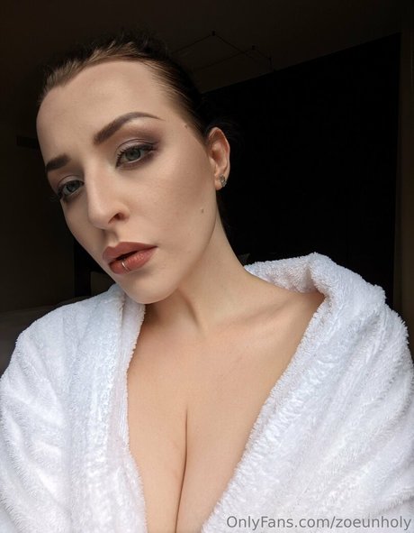 zoeunholy top pornografische galerie