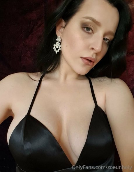 zoeunholy kostenlose nacktheit fotos