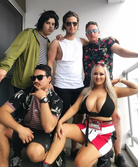 Aimee Young nackt pornografische bild