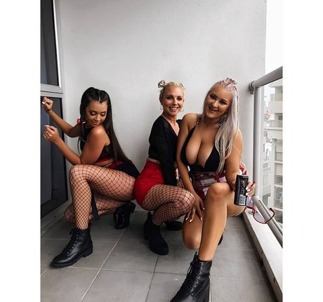 Aimee Young sexy xxx bilder