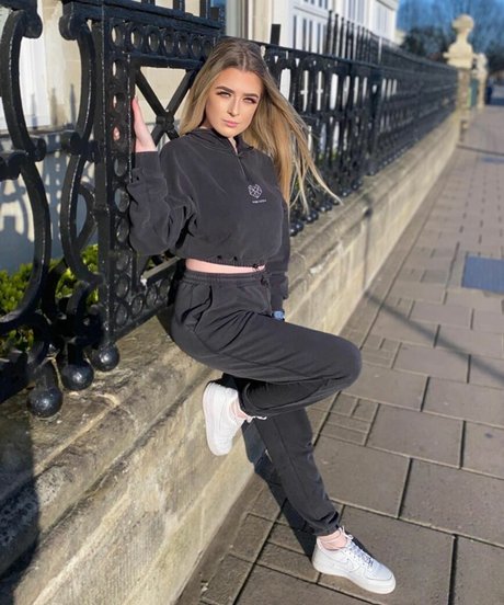 Alex Estelle kunst pornostar galerie