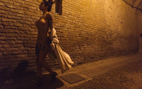 Sara Noli erwachsene nacktheit bilder