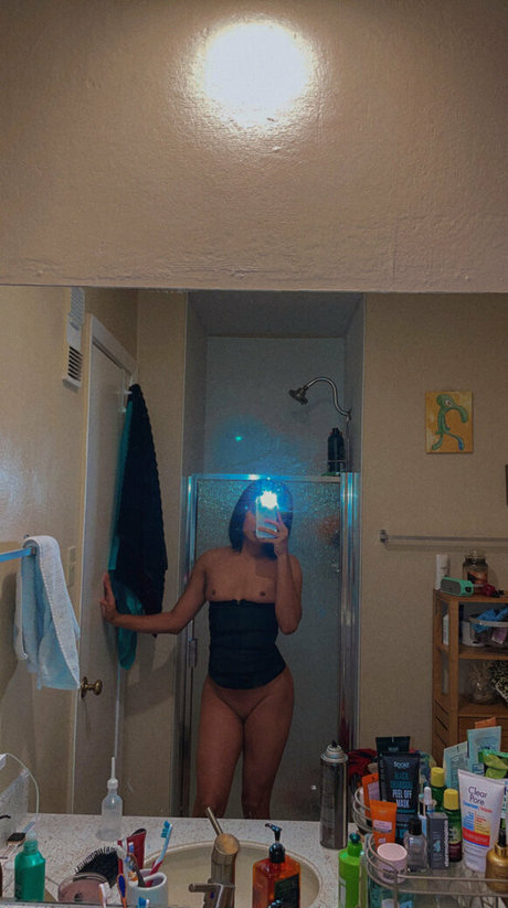 Yourplaybunnyy nacktheit pornographische galerien