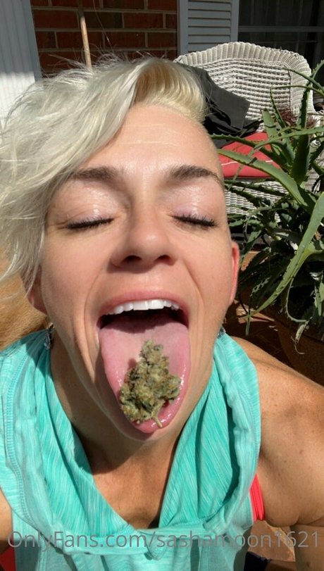 sashamoon1621 model nackt archiv