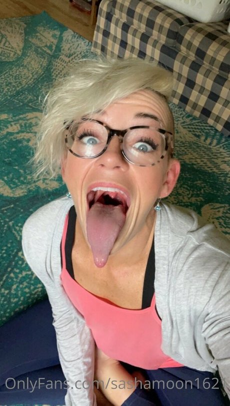 sashamoon1621 xxx top bild
